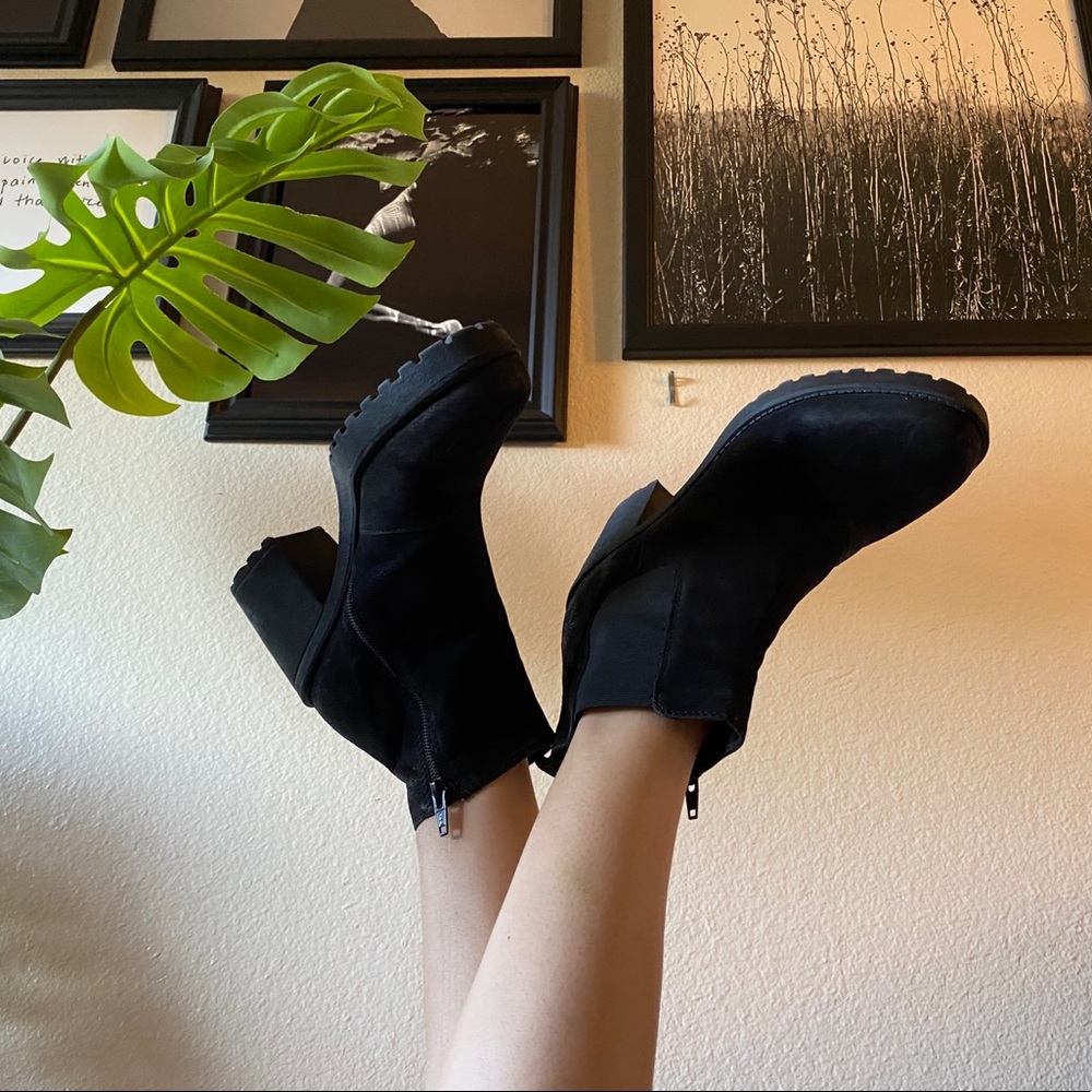 Vanabong Platform Heels